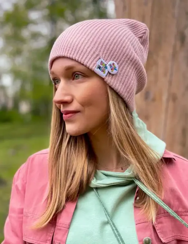 Czapka slouchy logo kolorowe "Jasny róż"