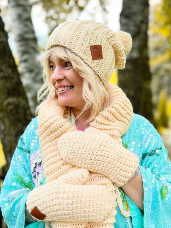 Czapka zimowa podszyta polarem FUN "Ecru"