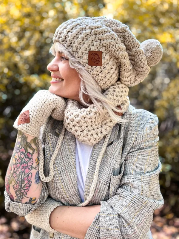 Rękawiczki handmade ze sznureczkiem ,,Jasny beż"