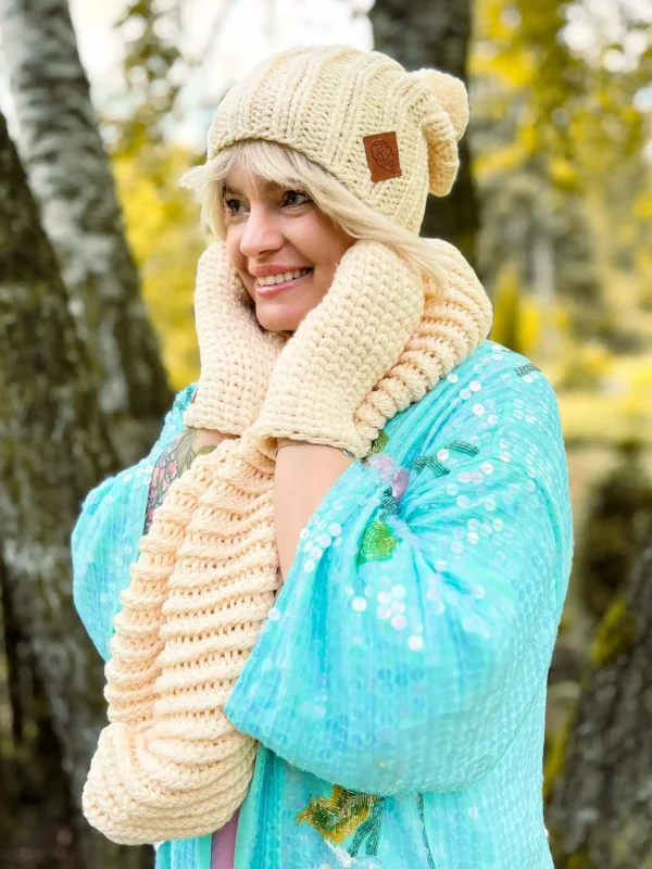 Czapka zimowa podszyta polarem FUN "Ecru"