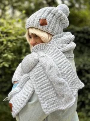 SZAL handmade "Wybielony szary szalik"