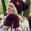 Czapka ręcznie robiona z pomponem ENERGY SHOT ,,Bordo"