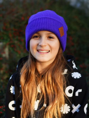 Modna czapka dla dziecka logo ekoskórka "Neonowy fiolet"