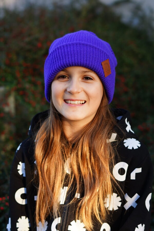 Modna czapka dla dziecka logo ekoskórka "Neonowy fiolet"