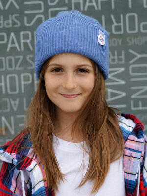 Czapka beanie dla dziecka logo kolorowe "Brudny niebieski"