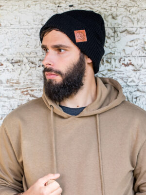 Męska czapka beanie logo ekoskórka "Czarny"