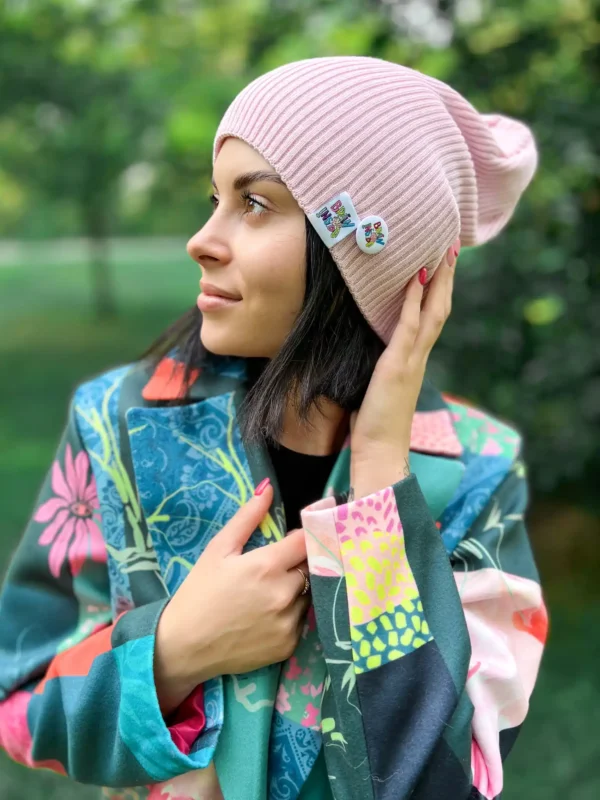 Czapka beanie z bawełny logo kolorowe "Jasny różowy"