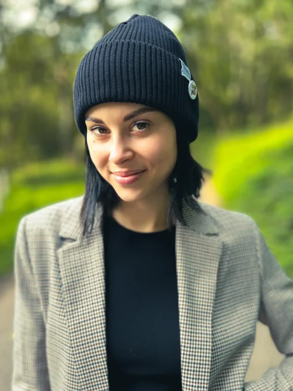 Czapka beanie z bawełny logo kolorowe "Czarny"