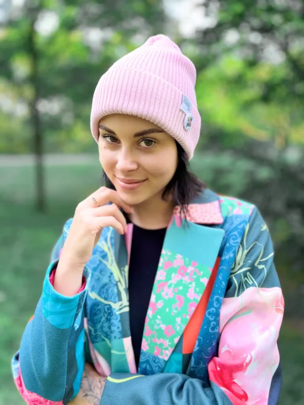 Czapka beanie z bawełny logo kolorowe "Jasny różowy"