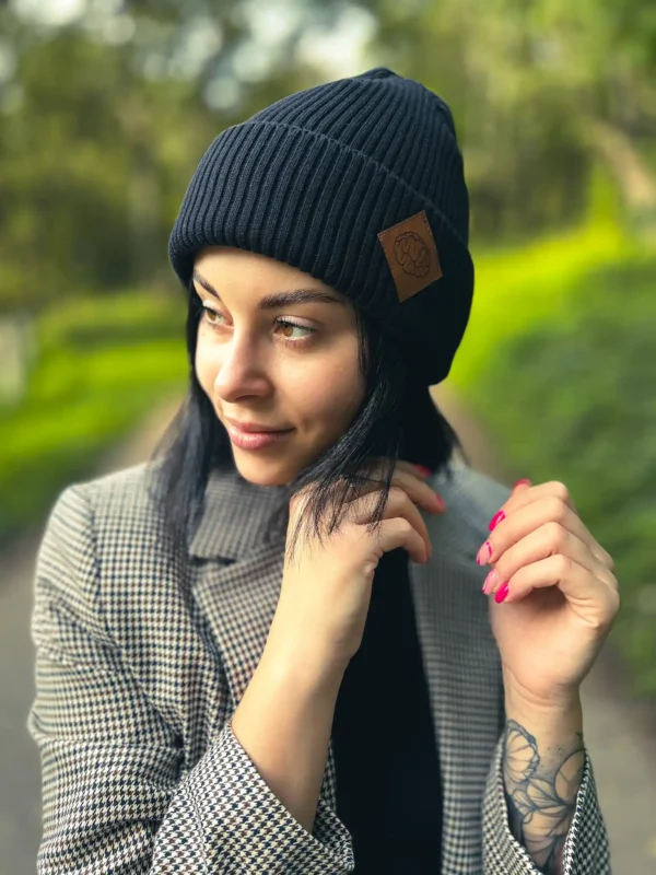 Bawełniana czapka beanie logo ekoskórka "Czarny"