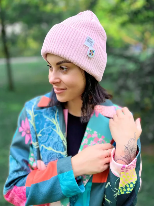 Czapka beanie z bawełny logo kolorowe "Jasny różowy"