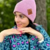 Bawełniana czapka beanie logo ekoskórka "Brudny róż"