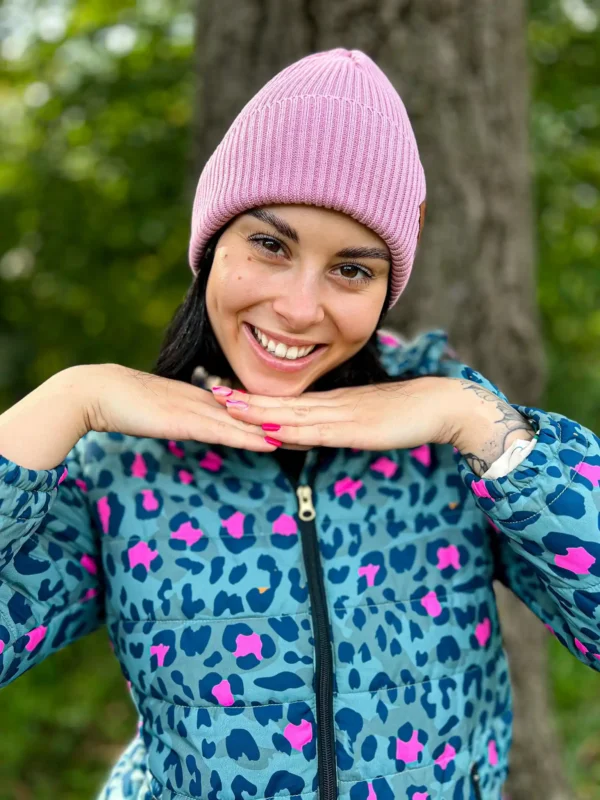 Bawełniana czapka beanie logo ekoskórka "Brudny róż"