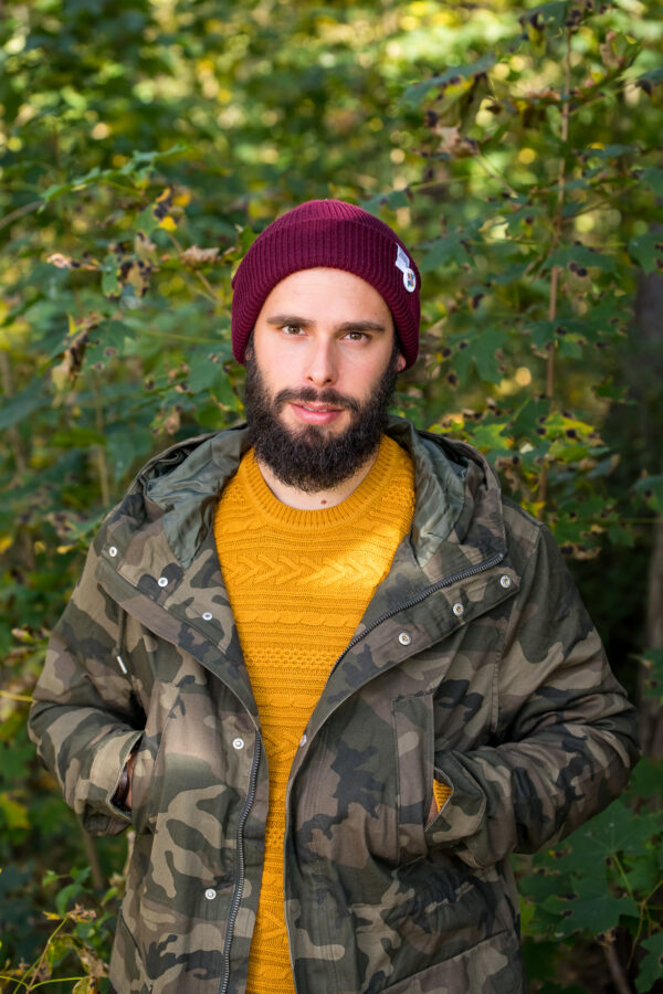 Męska czapka wywijana logo kolorowe "Bordo"
