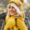 Rękawiczki handmade ze sznureczkiem ,,Miodowa musztarda"
