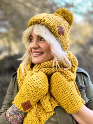 Rękawiczki handmade ze sznureczkiem ,,Miodowa musztarda"