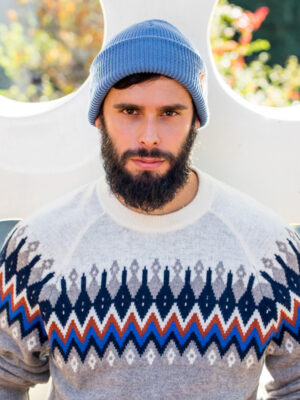 Męska czapka beanie logo ekoskórka "Brudny niebieski"