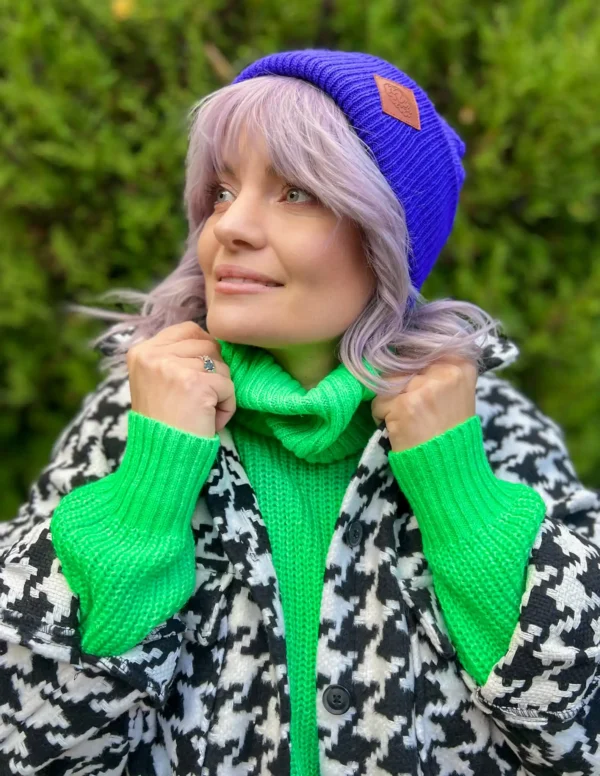 Czapka beanie logo ekoskórka "Neonowy fiolet"