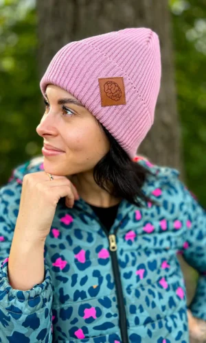 czapka różowa z wywinięciem brain inside