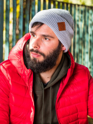Męska czapka beanie logo ekoskórka "Jasny szary"