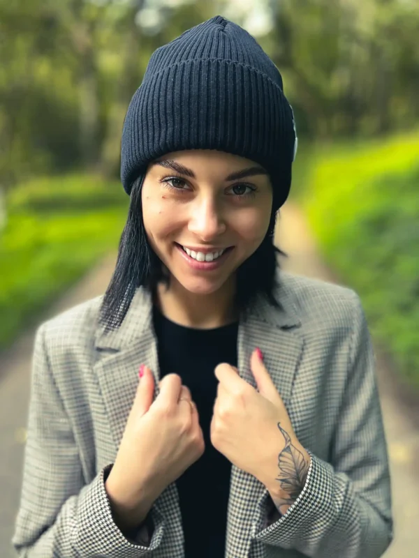 Czapka beanie z bawełny logo kolorowe "Czarny"