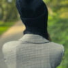 czarna długa czapka jesienna