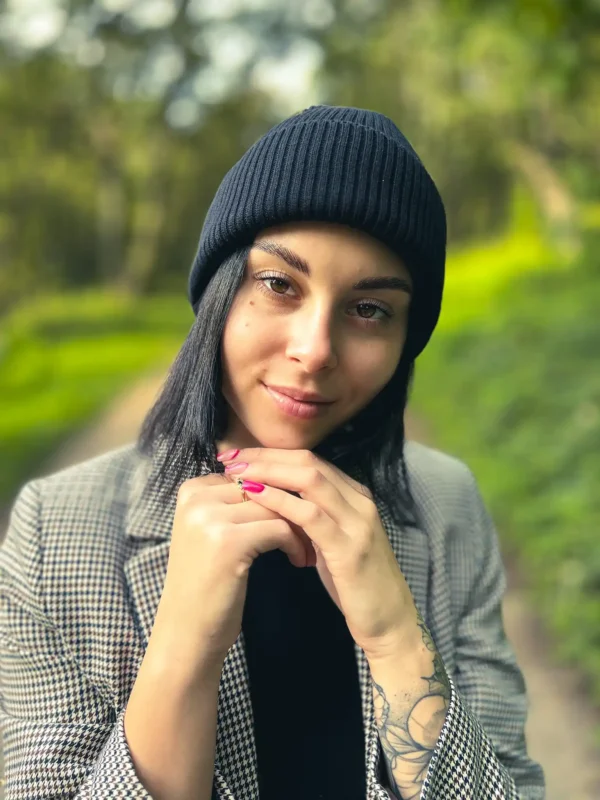 Czapka beanie z bawełny logo kolorowe "Czarny"