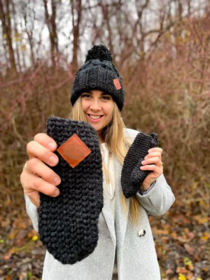 Rękawiczki handmade ze sznureczkiem ,,Perłowy czarny"