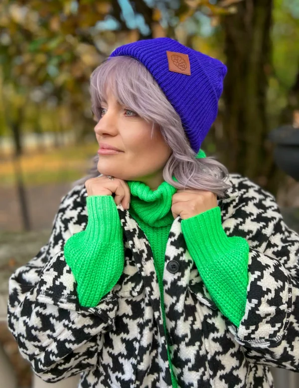 Czapka beanie logo ekoskórka "Neonowy fiolet"