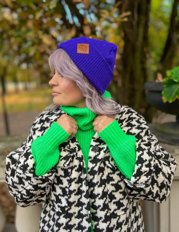 Czapka beanie logo ekoskórka "Neonowy fiolet"