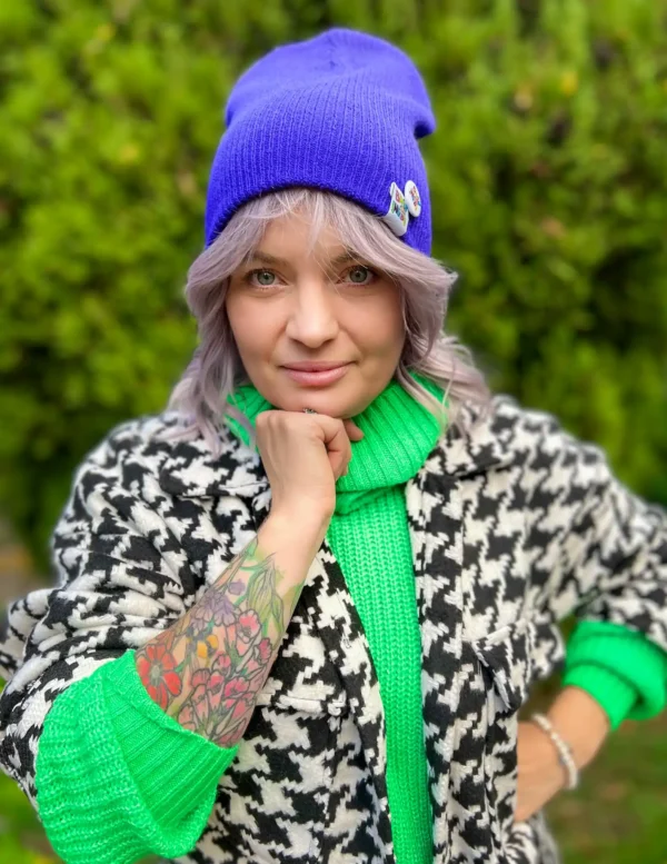 Czapka slouchy logo kolorowe "Neonowy fiolet"