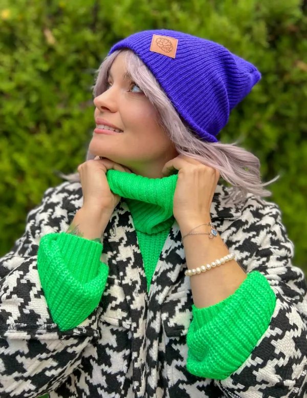 Czapka long logo ekoskórka "Neonowy fiolet"