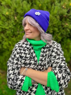 Czapka beanie logo kolorowe "Neonowy fiolet"