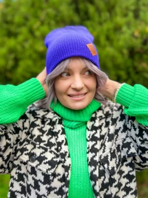 Czapka long logo ekoskórka "Neonowy fiolet"