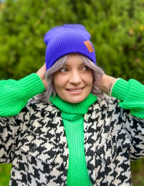 Czapka long logo ekoskórka "Neonowy fiolet"