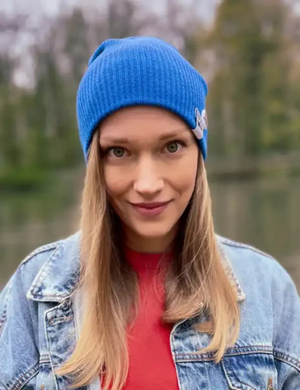 Czapka slouchy logo kolorowe "Niebieski"