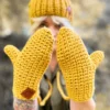 Rękawiczki handmade ze sznureczkiem ,,Miodowa musztarda"