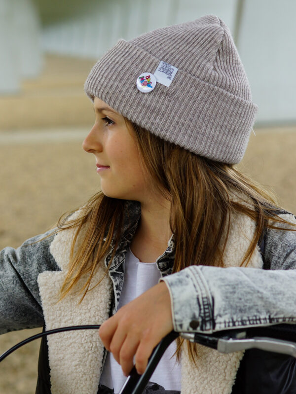 Czapka beanie dla dziecka logo kolorowe "Jasny beż"