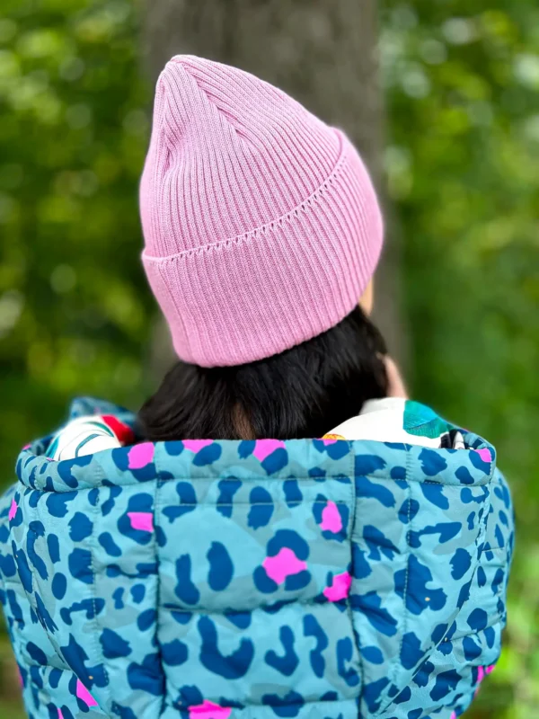 Bawełniana czapka beanie logo ekoskórka "Brudny róż"