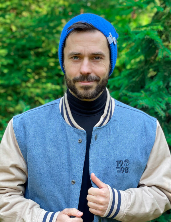 Męska czapka slouchy logo kolorowe "Niebieski"