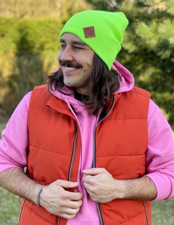 Męska czapka long logo ekoskórka "Neonowy żółty"