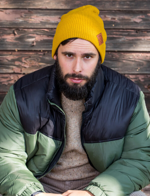 Męska czapka beanie logo ekoskórka "Musztardowa"