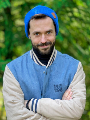 Męska czapka beanie logo ekoskórka "Niebieski"