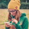 Luźna czapka zimowa NEVERLAND "Miodowa musztarda"