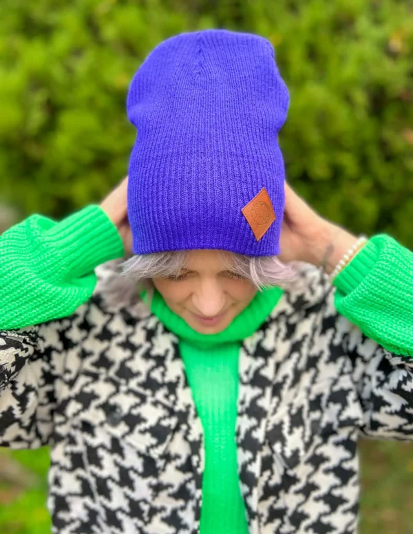 Czapka long logo ekoskórka "Neonowy fiolet"