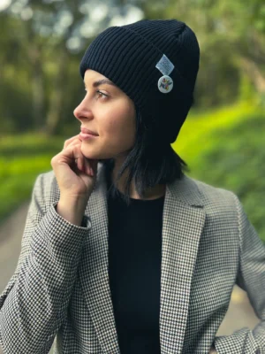 Czapka beanie z bawełny logo kolorowe "Czarny"