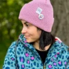 Czapka beanie z bawełny logo kolorowe "Brudny róż"