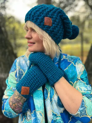 Luźna czapka z pomponem FOLLOW ME ,,Morski" Luźna czapka z pomponem FOLLOW ME ,,Morski"