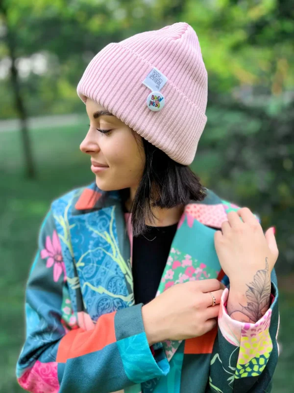 Czapka beanie z bawełny logo kolorowe "Jasny różowy"