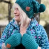 Czapka luźna z pomponem ENDORFINA ,,Leśny zielony"